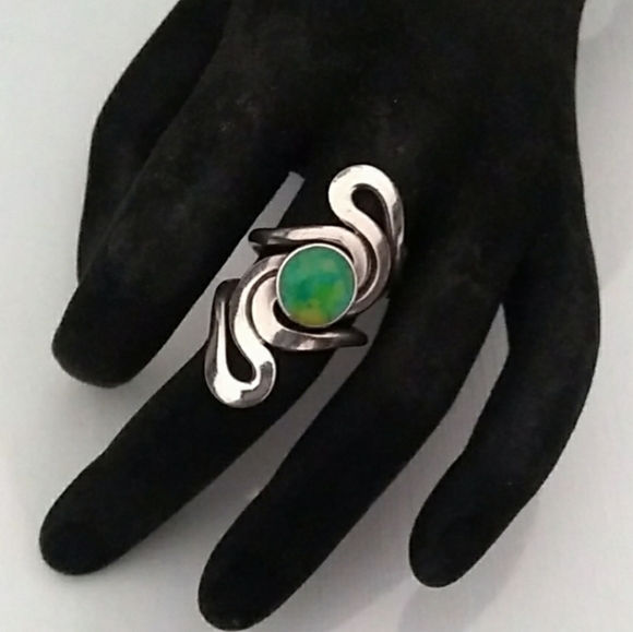 VINTAGE Artisan 925 Silver Green Stone Ring Unique *SALE PRICE THRU  FEB.19 ONLY - Picture 2 of 16